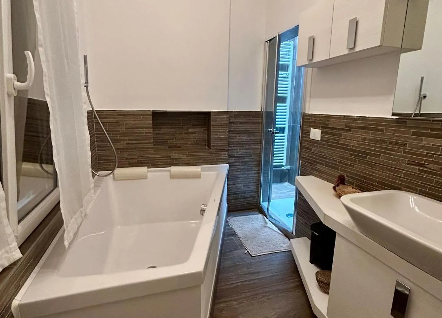 A Casa Di Lamu, Eleganza In Piazza Della Vittoria, 140Mq Apartamento Pavia 0*,  Itália