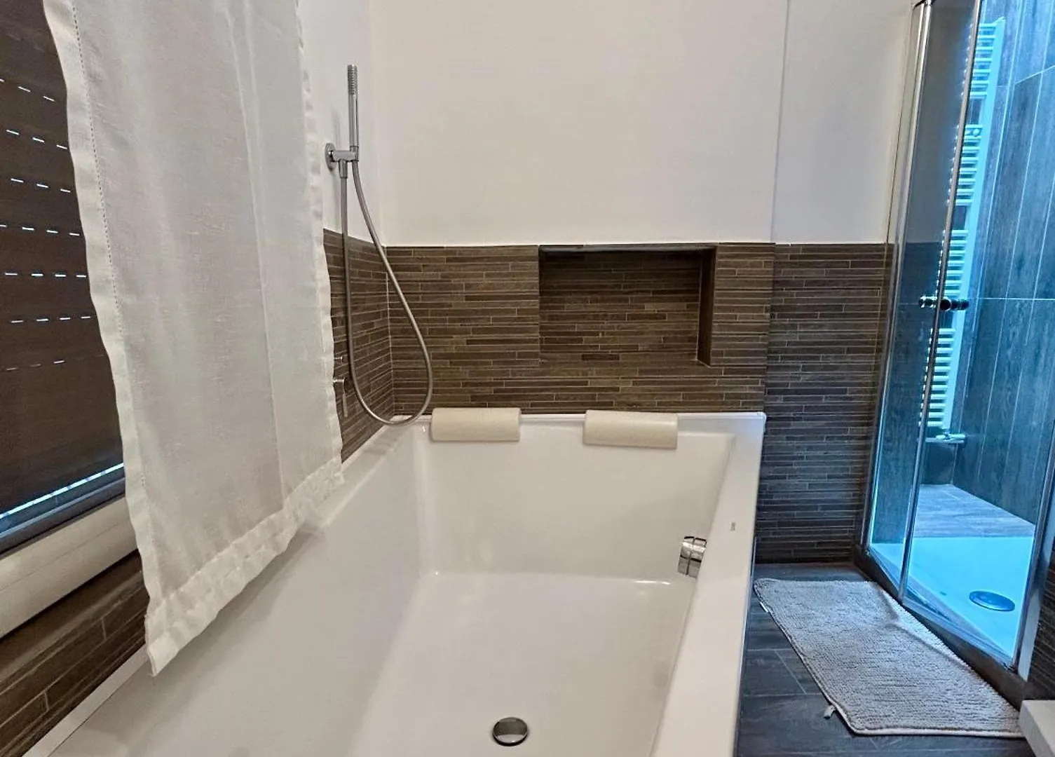 A Casa Di Lamu, Eleganza In Piazza Della Vittoria, 140Mq Apartamento Pavia